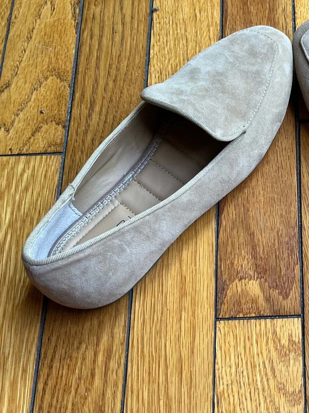 Tahari Womens Tan Suede Tacey Slip-On Loafers size 6.5 M. Classic